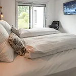 Duxcaar Merv- By Interhome