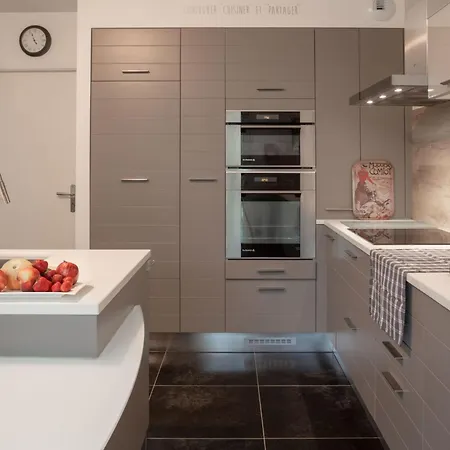 Duxcaar Merv- By Interhome *