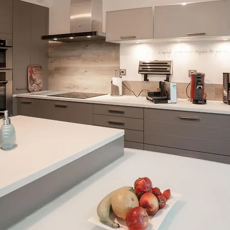 Duxcaar Merv- By Interhome