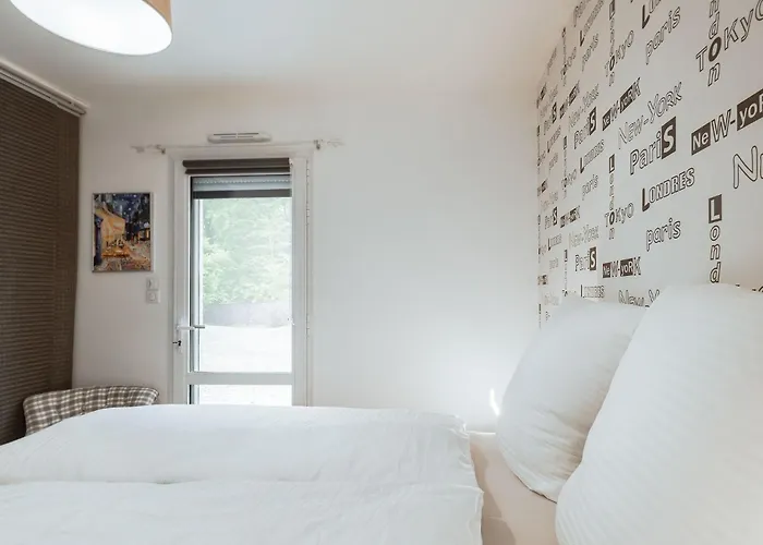 Duxcaar Merv- By Interhome